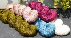 Read more about the article 8 Types Of Yarn And Its Easy Uses