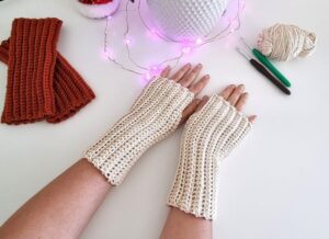 Read more about the article Crochet Hand Gloves: 10 New &Amazing Designs